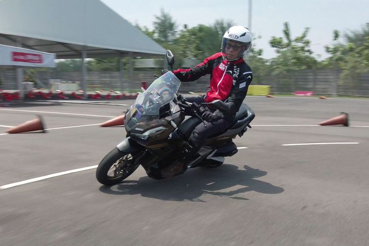 Jajal Honda ADV 160 RoadSync: Kenyamanan Dipertahankan