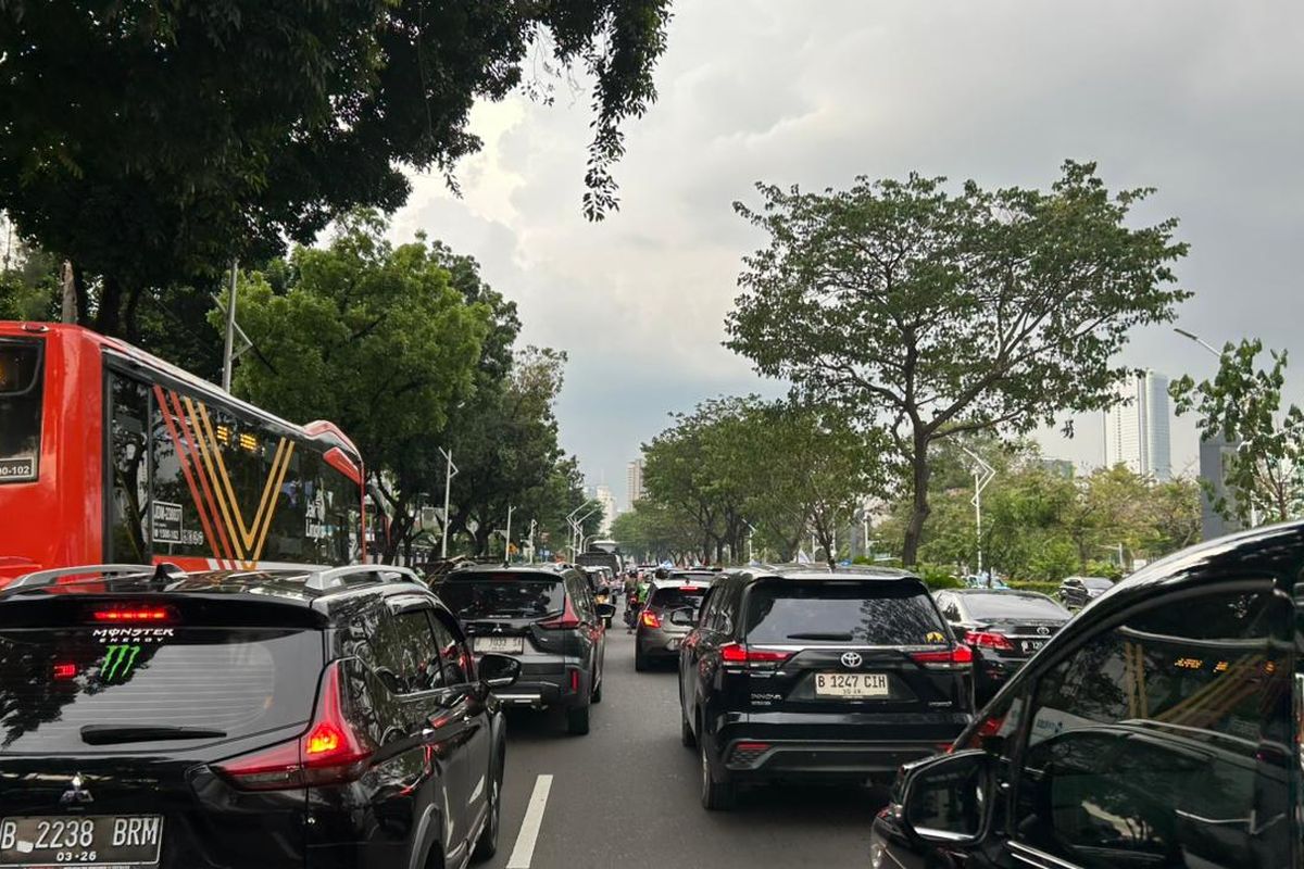 Kebiasaan yang Bikin Transmisi Matik Mobil Rawan Jebol Saat Macet