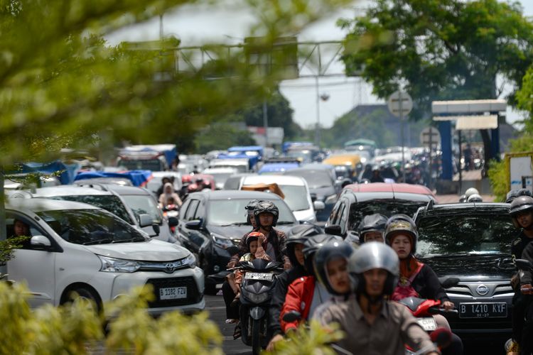 Bahaya Selap-Selip di Kemacetan: Bukan Cepat, Malah Celaka!