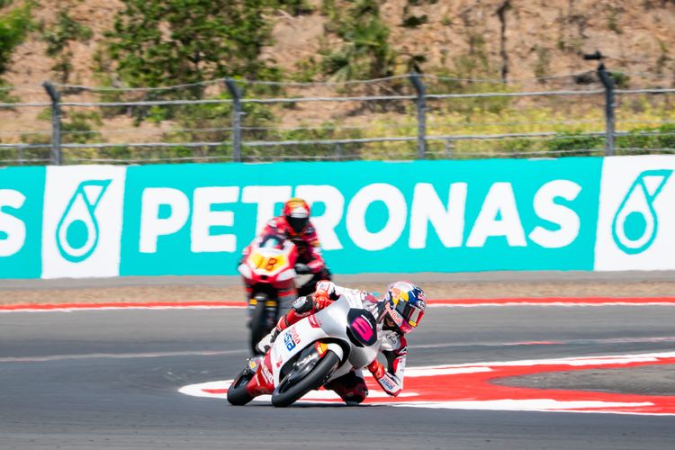 Moto3 Mandalika 2026, Veda Ega Pratama Amankan Tiket Q2