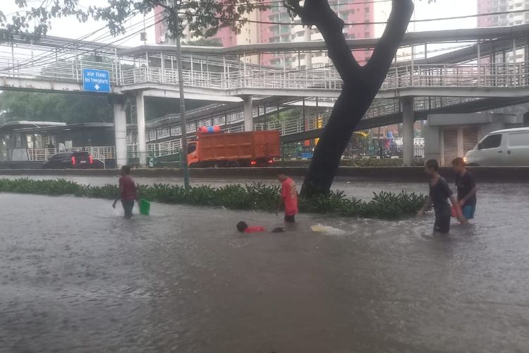 Cara Pantau Lokasi Banjir via Google Maps dan Kanal Resmi