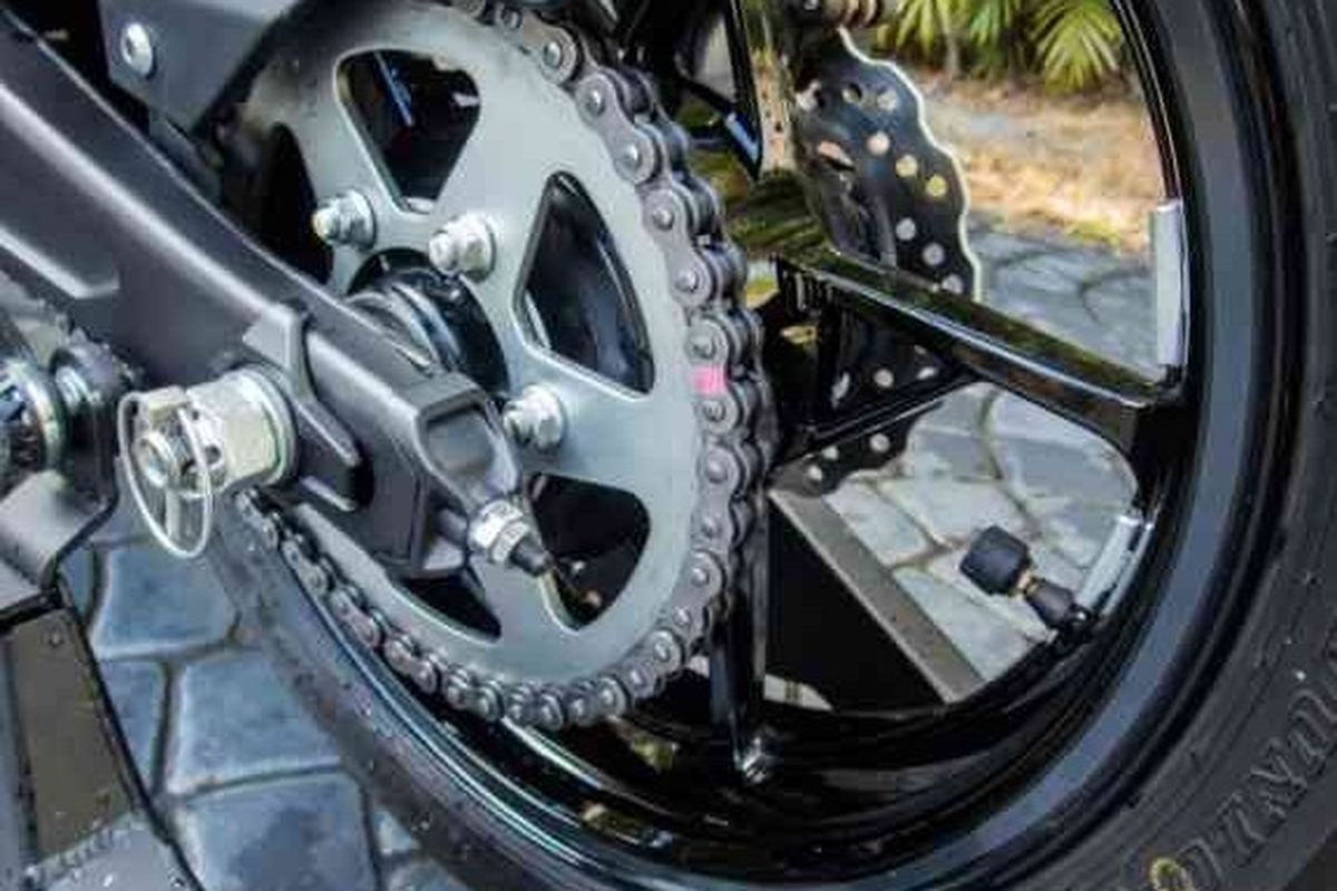 Jangan Lumasi Rantai Motor dengan Oli Bekas, Ini Risikonya