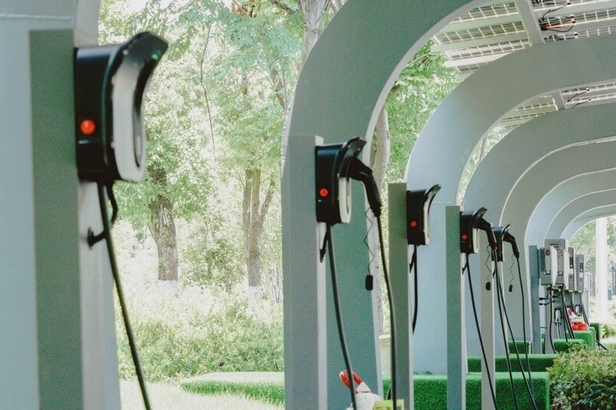 Keuntungan Memiliki Wall Charger untuk Mobil Listrik