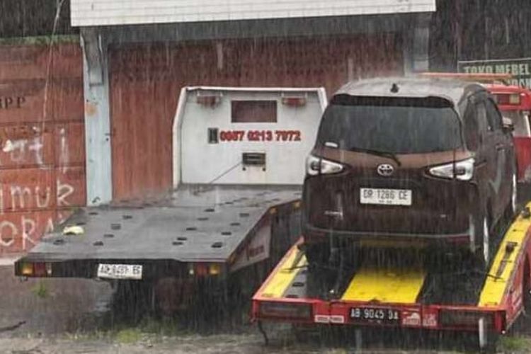 Langkah Penting Setelah Mobil Terendam Banjir