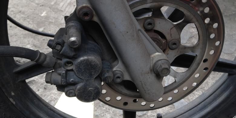 Bahaya Menyiram Piringan Rem Cakram Saat Panas, Bisa Picu Kerusakan