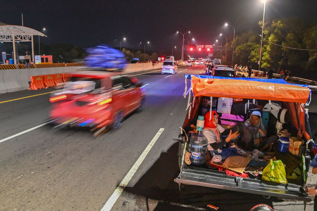Cara Aman Berhenti di Bahu Jalan Tol Saat Arus Balik Lebaran