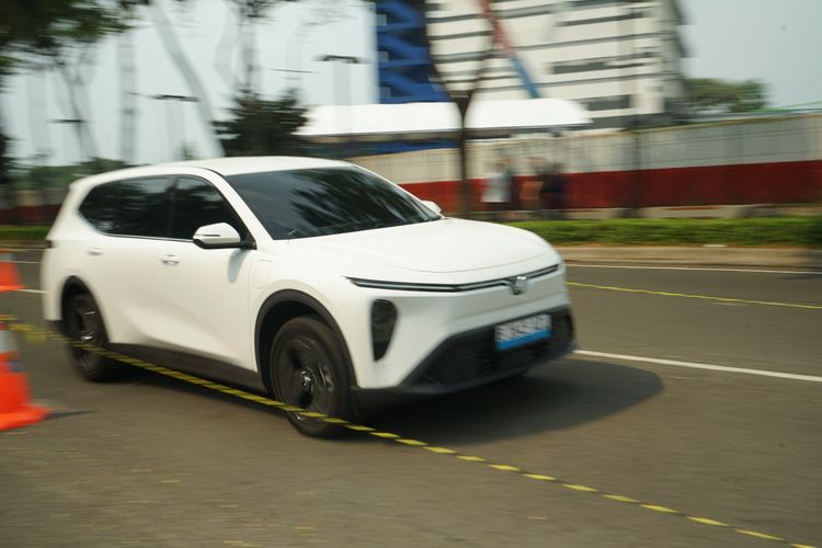 Impresi Perdana VinFast VF MPV 7 di GIIAS 2026, Pas Buat Keluarga