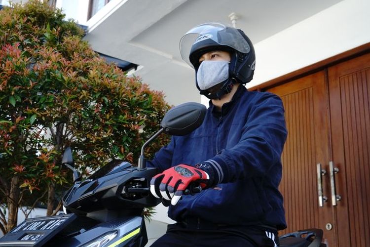 Tips Sederhana Supaya Helm Tidak Apek Saat Musim Hujan