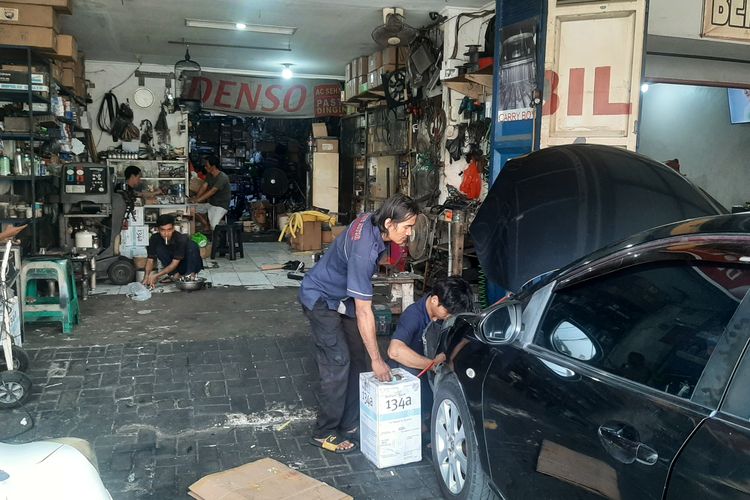 Kenali Penyebab AC Mobil Bunyi Dengung dan Berdecit