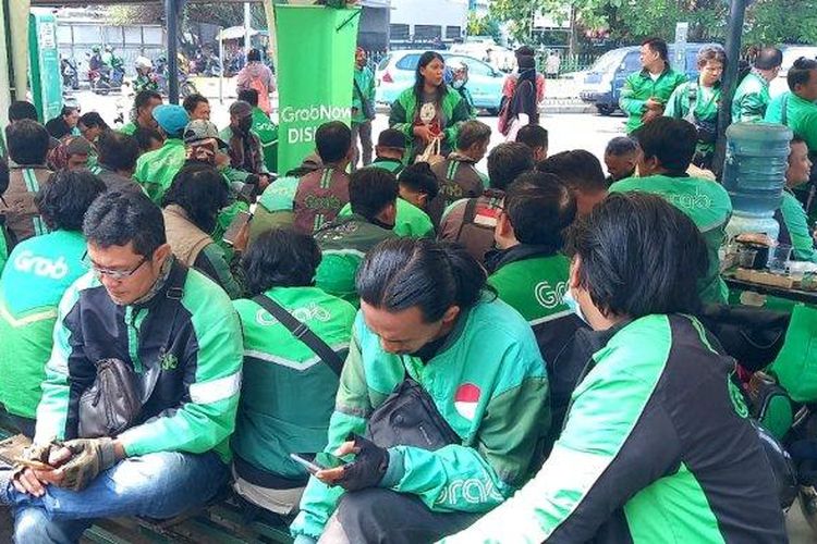 Ojek Daring: Realita dan Tantangan yang Dihadapi