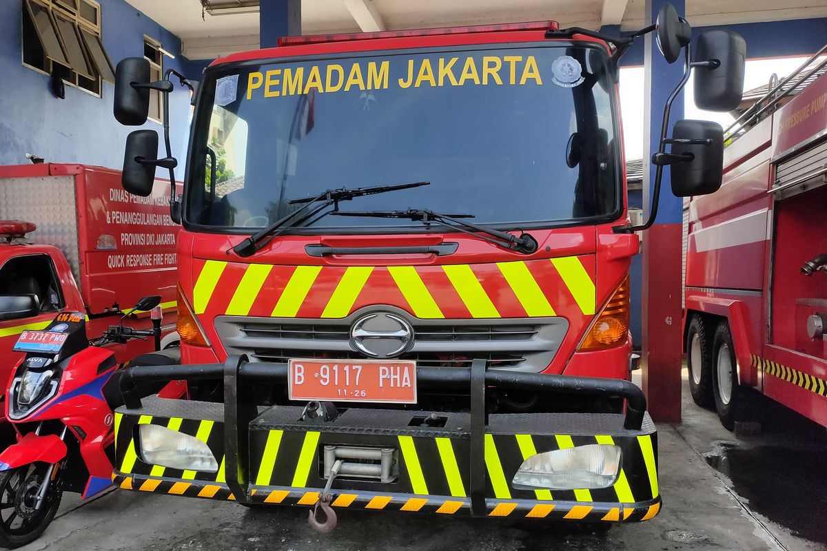 Fungsi Beragam Kendaraan Pemadam Kebakaran di Jakarta