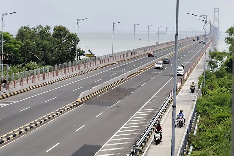 Berkendara Aman Saat Mudik di Musim Hujan