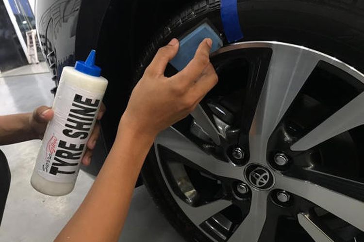 Sering Disepelekan, Ketahui Pentingnya Rutin Membersihkan Ban Mobil
