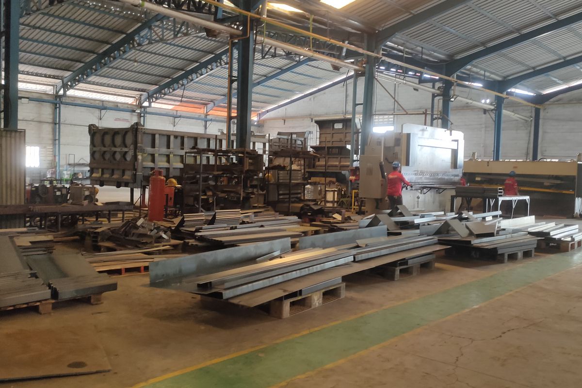 Cara Karoseri Bertahan dari Serbuan impor Truk China