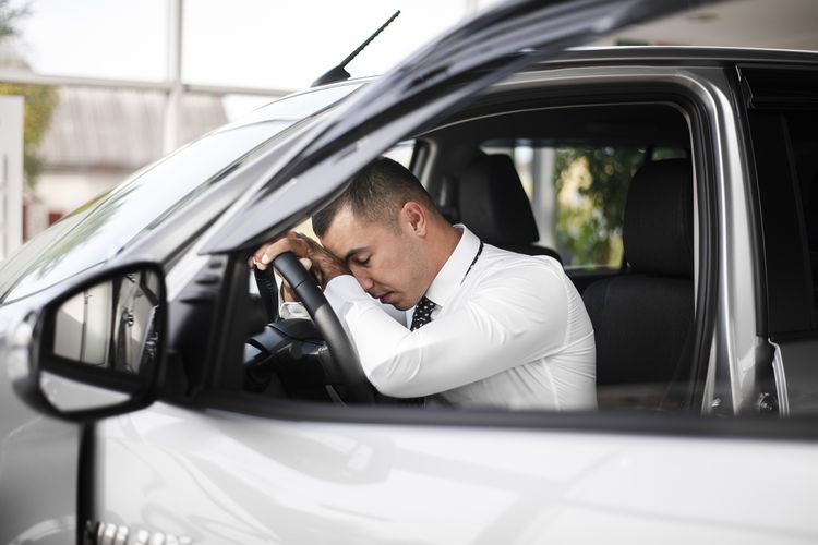 Mobil Tabrak Guardrail Saat Mudik, Bahaya Nyata Microsleep