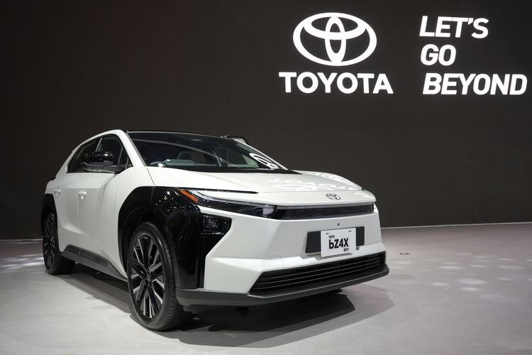 Harga Toyota bZ4X Diprediksi Turun Setelah Produksi Lokal