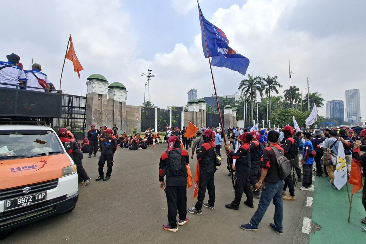 Demo di DPR Hari Ini, Lalu Lintas Arah Slipi Mulai Macet