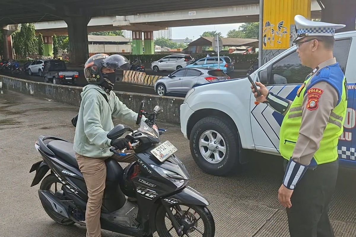 Polisi Pakai ETLE Handheld, Ini Bedanya dengan Tilang Manual