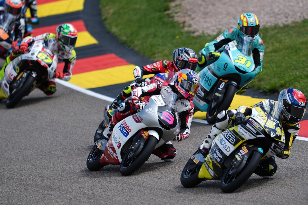 Sama-sama Lolos Q2, Veda Pratama P3 Moto3 dan Mario Aji P8 Moto2