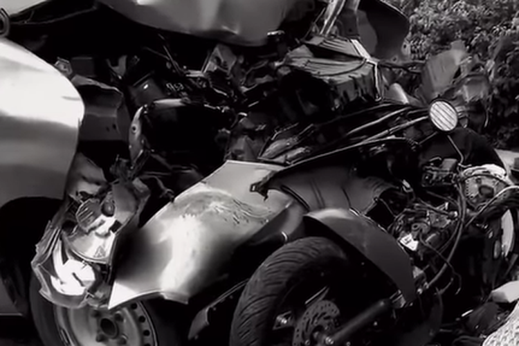 Kronologi Kecelakaan Taksi Tabrak Sepeda Motor di Sudirman