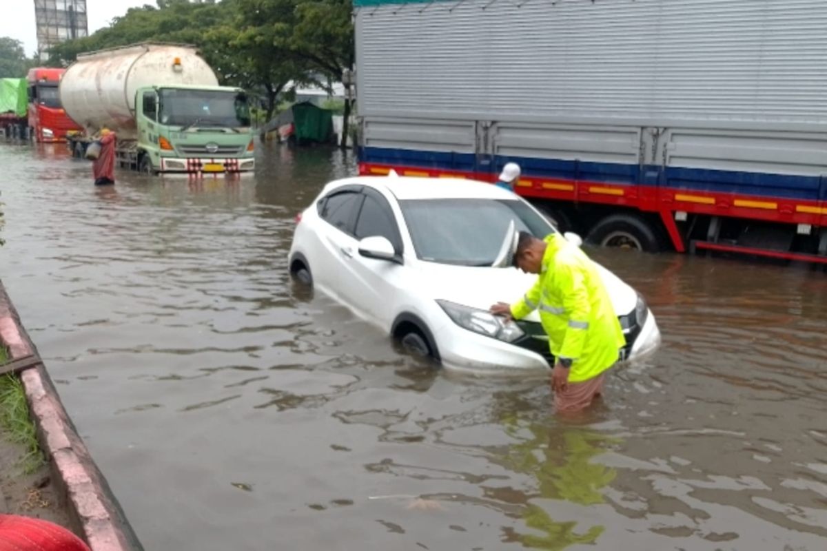 Jangan Panik, Begini Cara Selamatkan AC Mobil Setelah Terendam Banjir