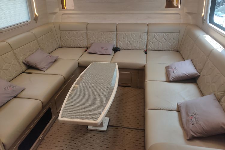 White Horse Luncurkan Bus Weha One Terbaru, Ada Sofa dan Ruang Karaoke