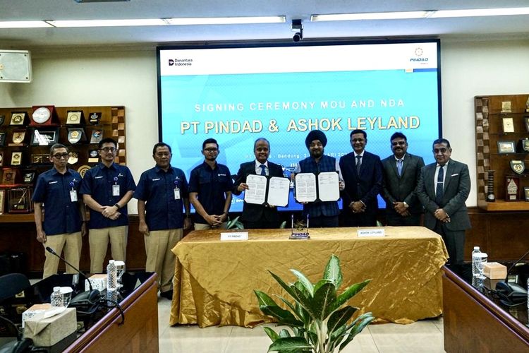 Ashok Leyland dan PT Pindad Kerjasama Pengembangan Bus Listrik