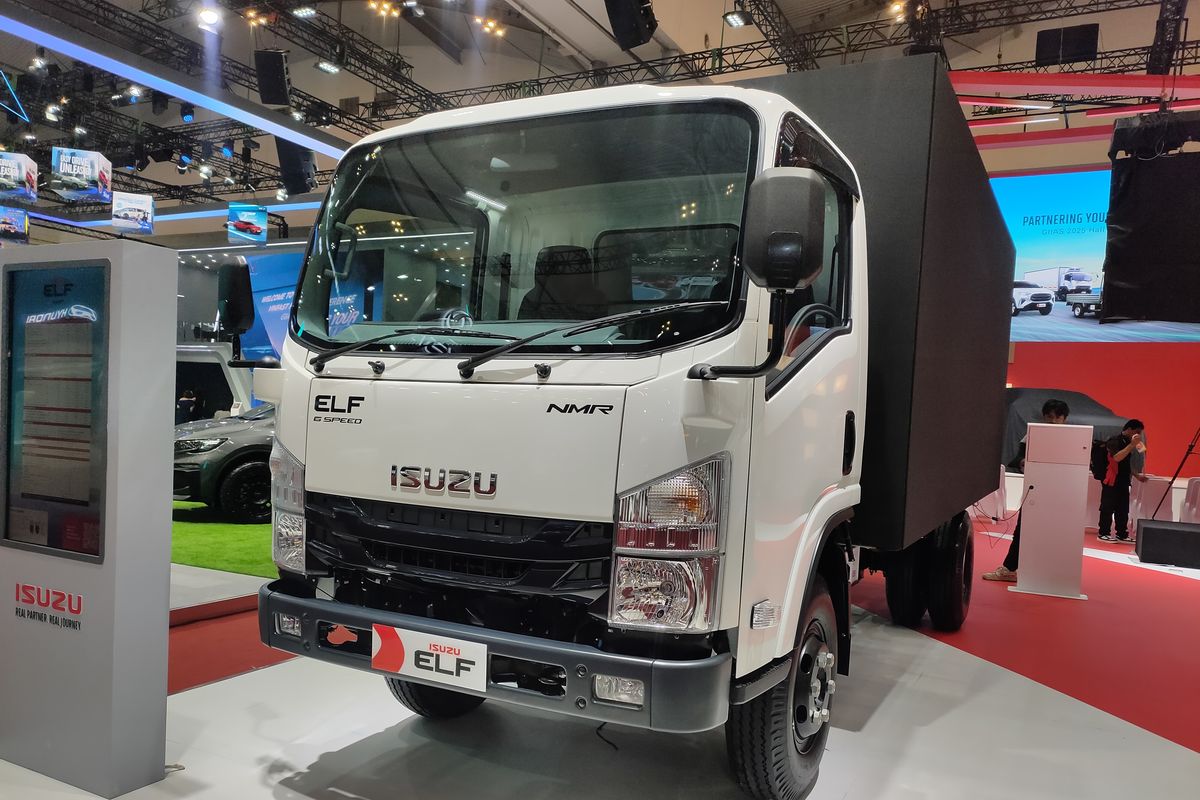 Isuzu Elf Jadi Bintang di GIIAS 2025