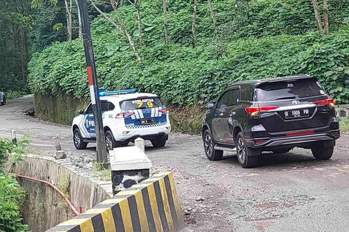 Cara Mengemudi Mobil Manual di Turunan Curam