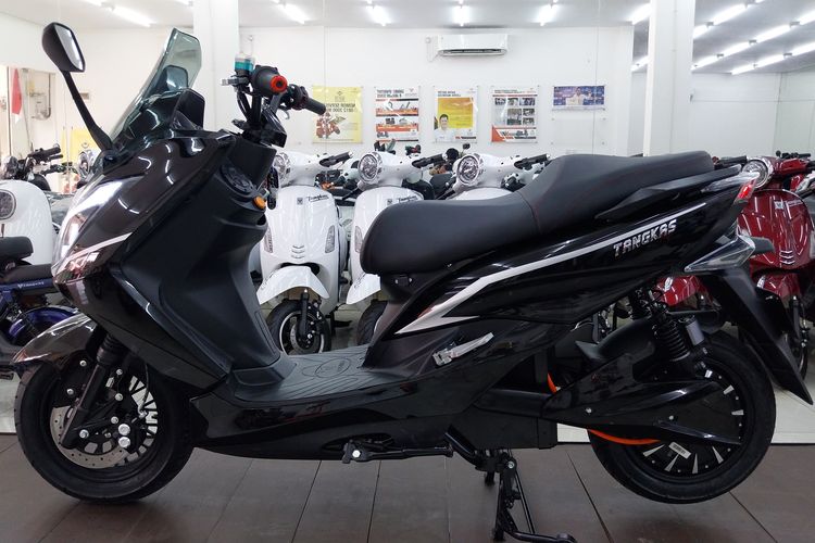 Tangkas Motor Listrik Resmikan Cabang Pertama di Surabaya
