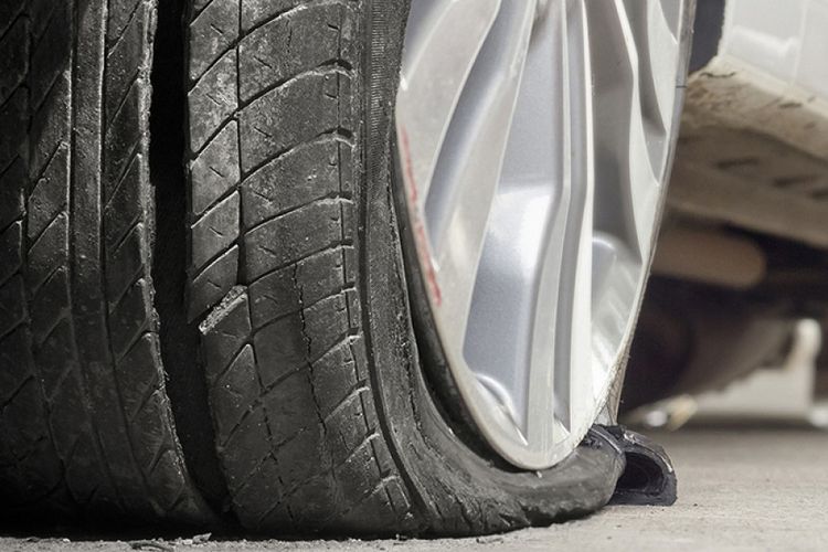 Ban Mobil Masih Layak Bisa Pecah di Tol, Begini Penjelasannya