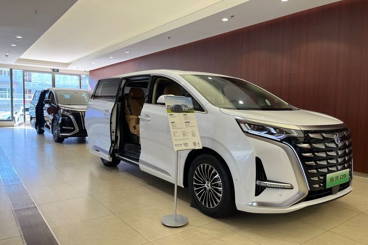Denza Luncurkan D9 PHEV Varian Murah, Harga Lebih Terjangkau