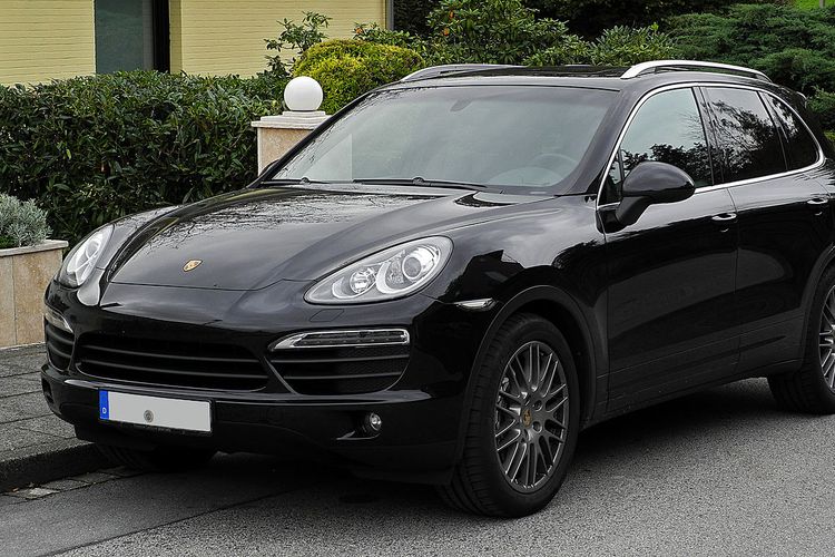 Spesifikasi Porsche Cayenne yang Pakai Pelat Palsu Kemhan