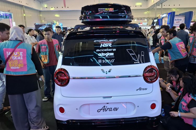 Gaya Nyentrik Wuling Aira ev Jadi Kanvas Ilustrator