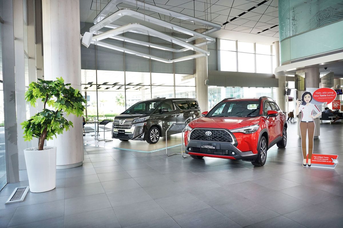 Tren Penjualan Mobil Astra dan Bahaya Semir Ban