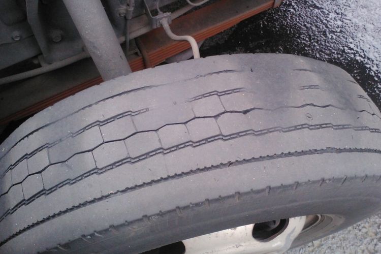 Waspada Flat Spot Ban Mobil Jarang Dipakai: Tips Sebelum Mudik