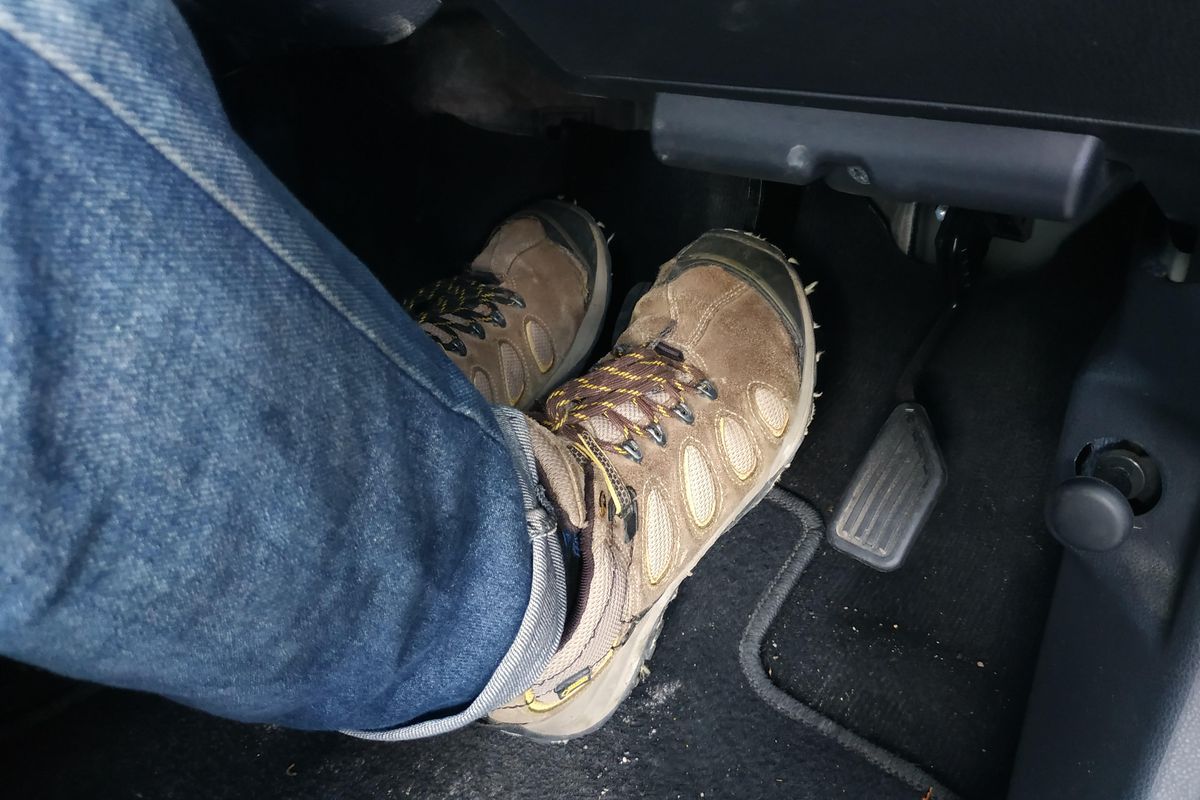 Jangan Panik, Ini Teknik Kendalikan Mobil Saat Rem Blong