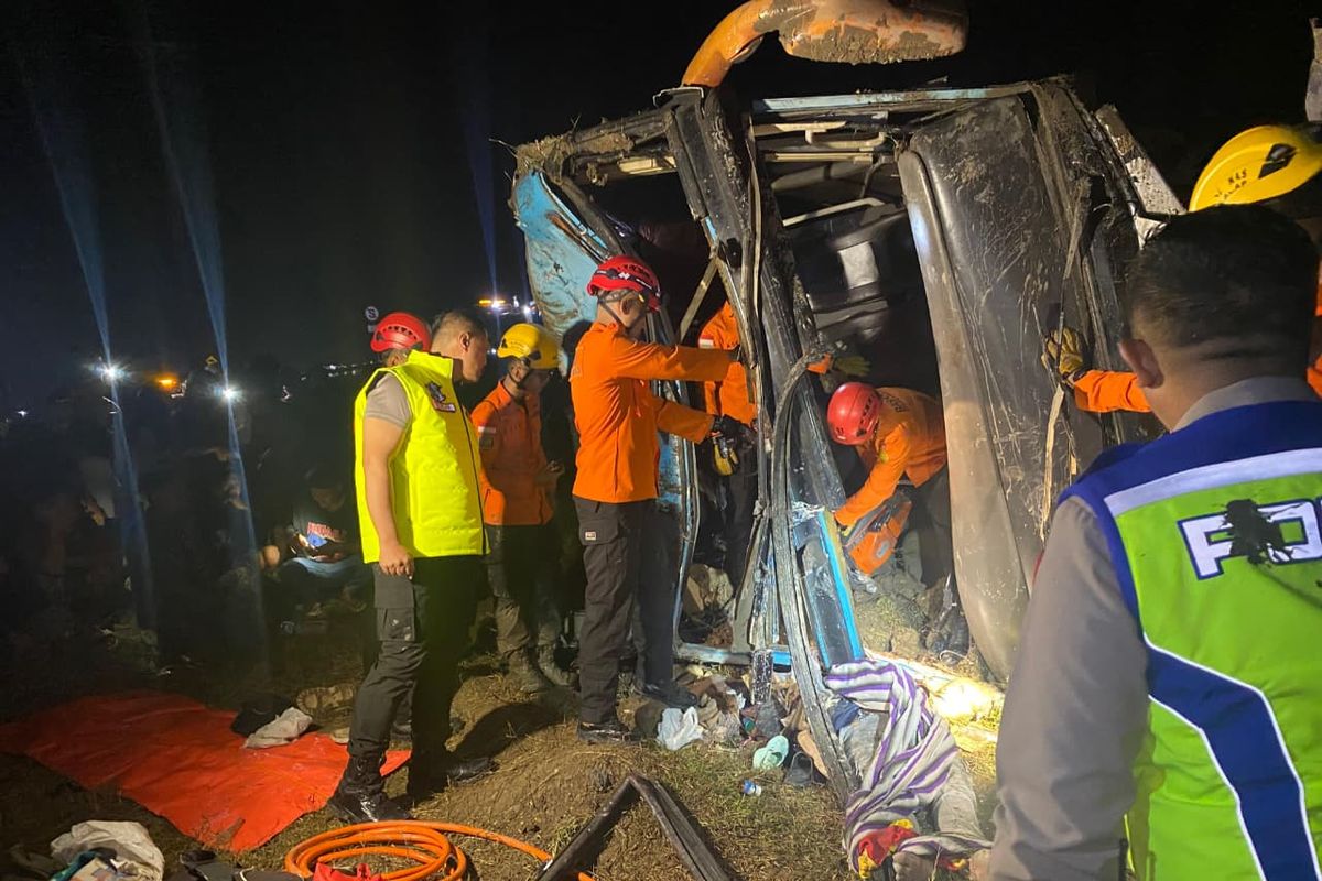 Tips Aman Berhenti di Bahu Tol, Hindari Risiko Tabrak Belakang