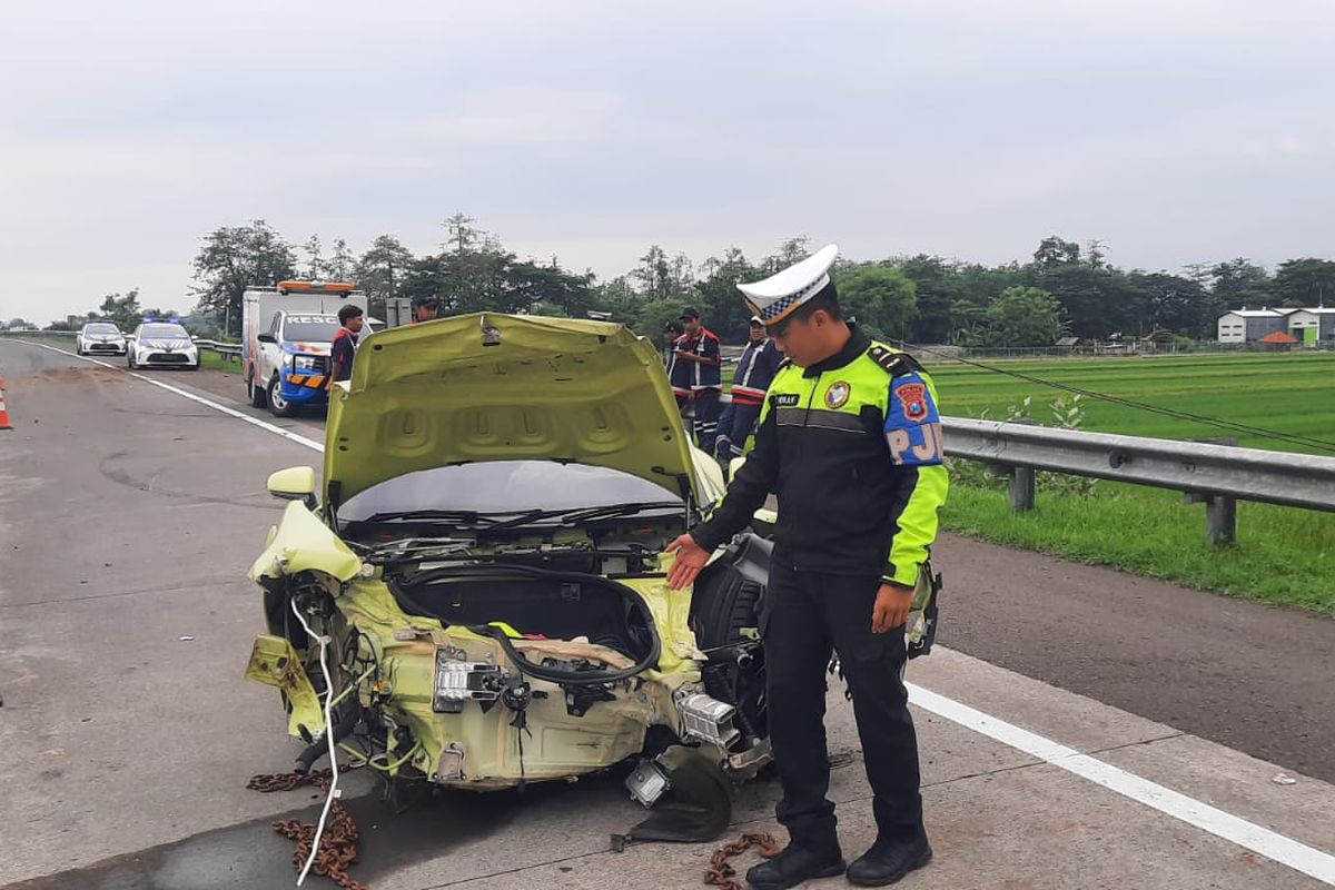 Bukan Cuma Terguling, Ini Risiko Lain Saat Ban Pecah di Jalan Tol