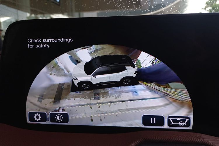 Jajal Mobil Listrik Toyota Urban Cruiser di Astra Auto Fest 2025