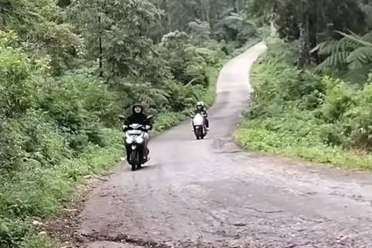 Melintasi Tanjakan Terjal Pakai Skutik? Perhitungkan Hal Ini Dulu