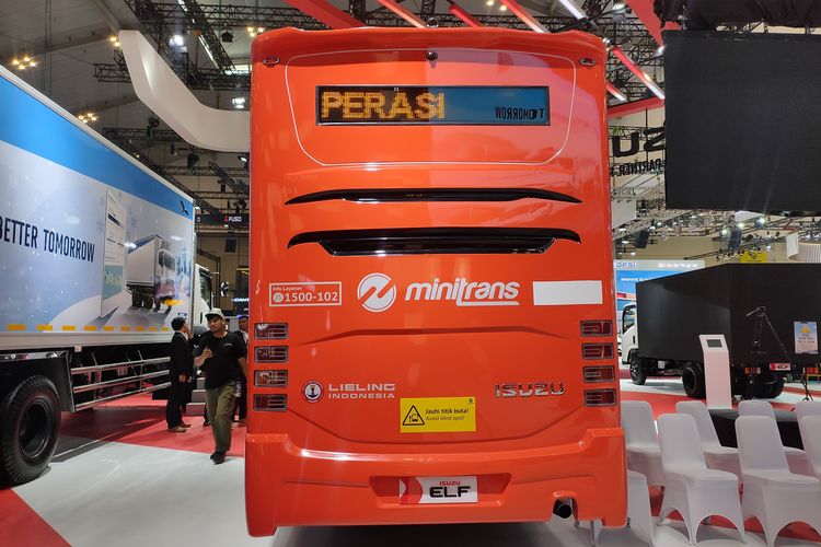 Spesifikasi Bus Minitrans di Booth Isuzu GIIAS 2025