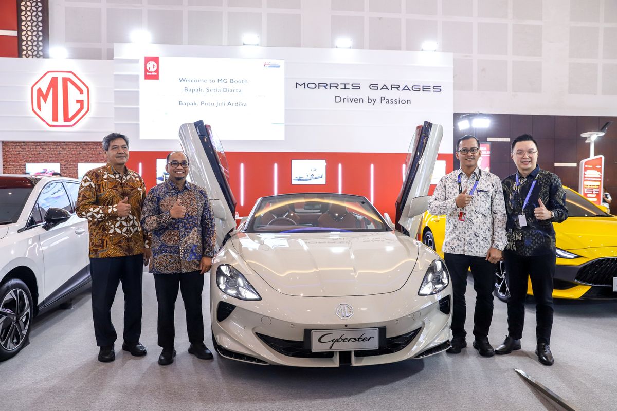 MG Cyberster dengan Warna Baru Tampil Perdana di Surabaya