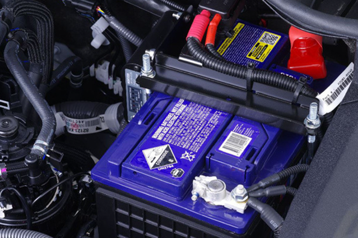 Peran Lengkap Baterai Auxiliary 12 Volt pada Mobil Hybrid