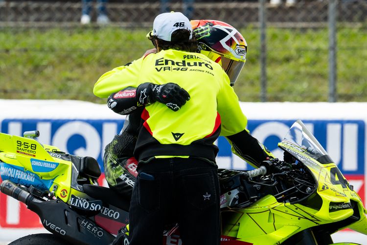 Pebalap VR46 Ungkap Pentingnya Kehadiran Rossi di Sirkuit
