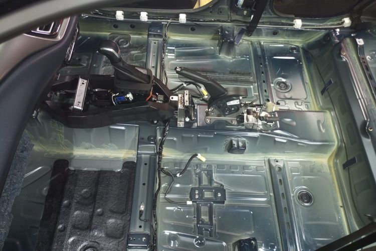 Mobil Bisa Jadi Sarang Kecoak karena Kebiasaan Ini