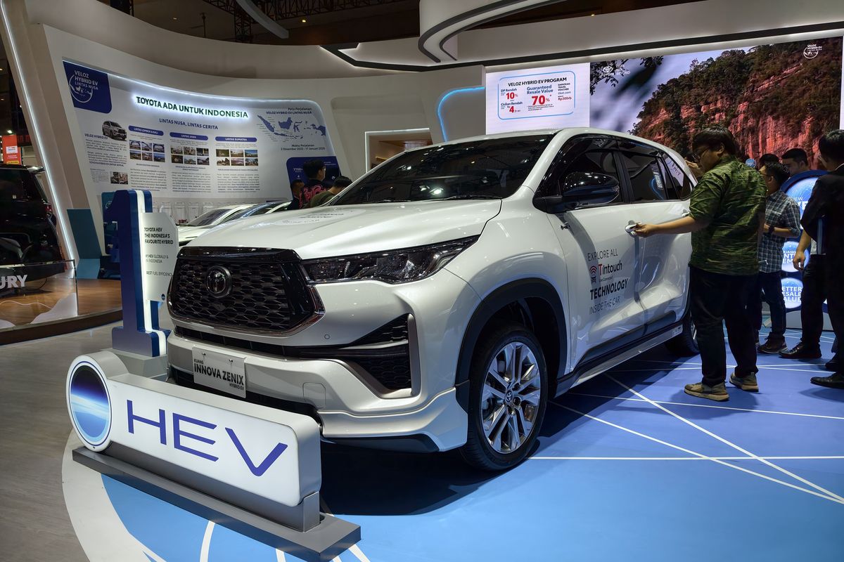 Toyota Tak Khawatir Innova Zenix dan Reborn Diesel Rebutan Pasar