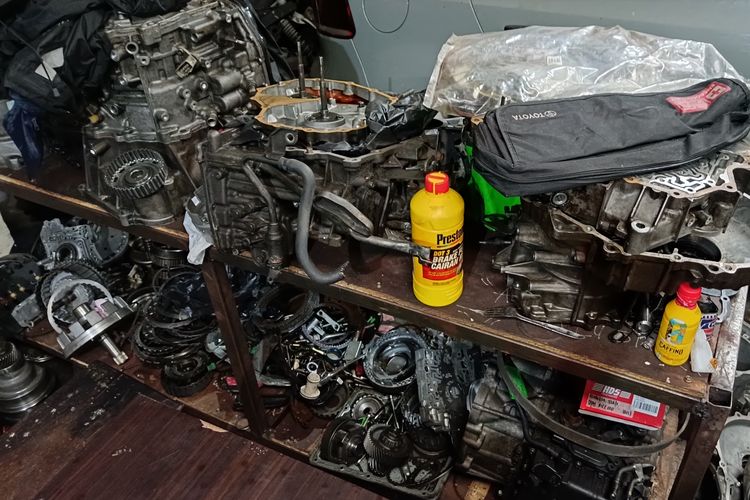 Kebiasaan yang Bikin Transmisi Matik Mobil Rawan Jebol Saat Macet