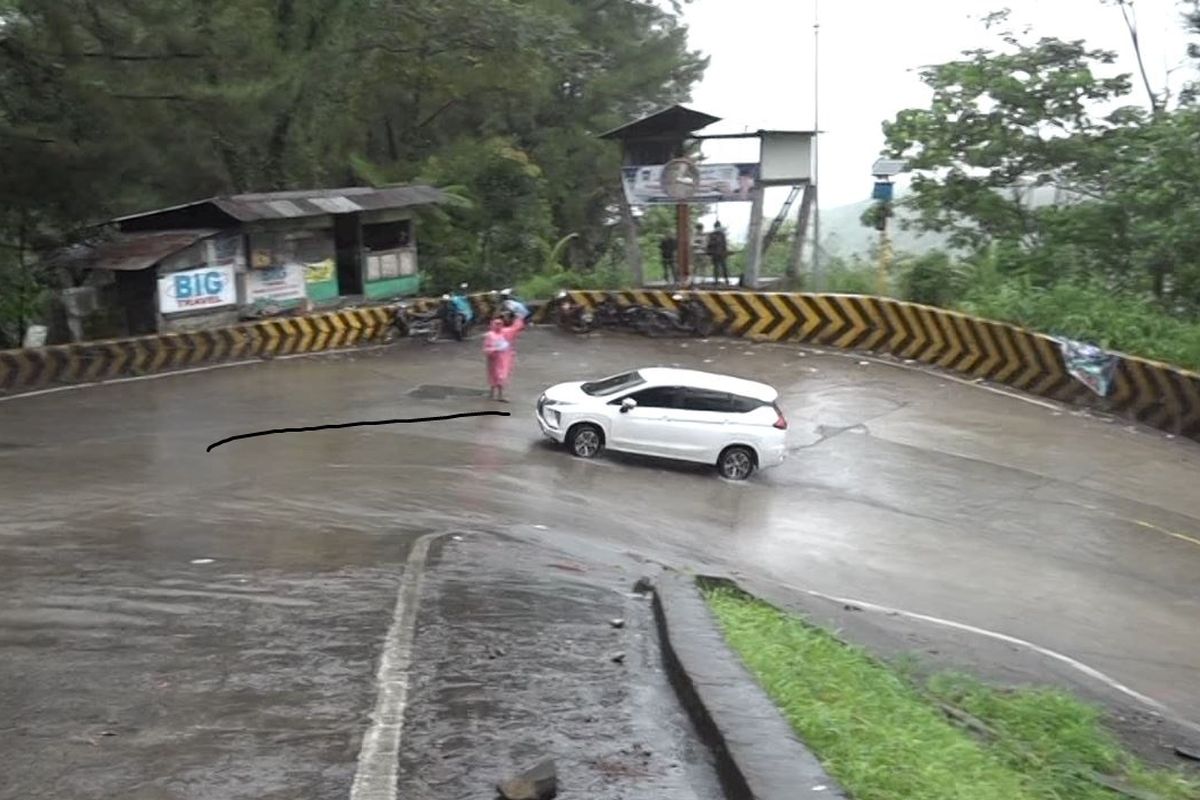 Benarkah Mobil Matik Rawan Rusak jika Sering Melewati Tanjakan?