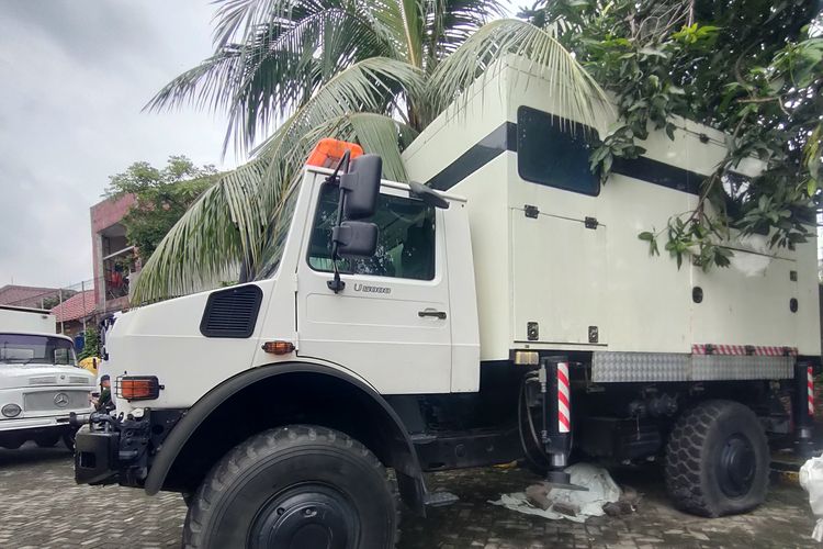 Alasan Kaca Spion Kiri Truk Lebih Banyak Dibanding Sisi Kanan